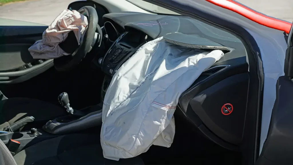 الوسائد الهوائية (Airbags) من أهم عوامل الأمان في السيارات